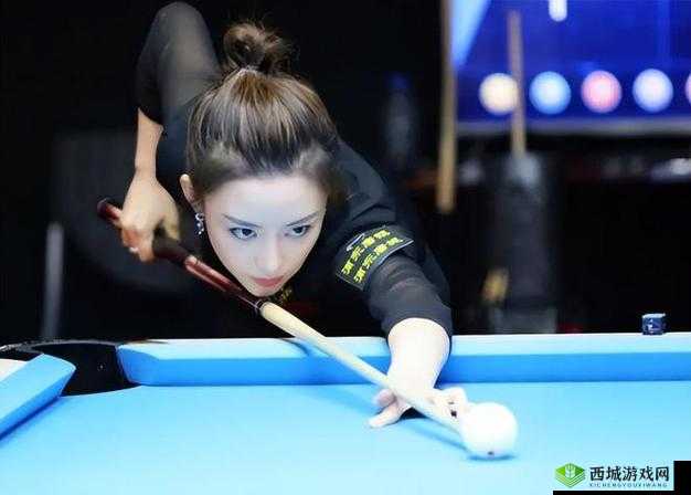 台球女将风采：尽显巾帼英姿